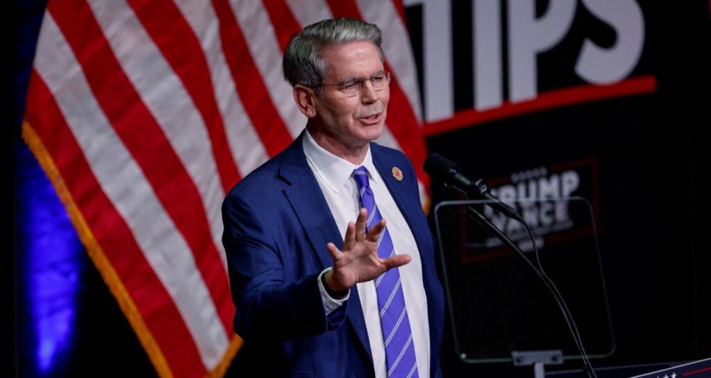 Scott Bessent Assume Papel de Destaque no Tesouro com Foco em Cortes de Impostos