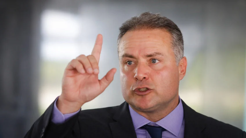 BC deve manter Selic elevada, diz Renan Filho