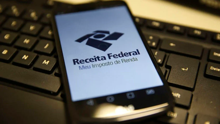 Receita Federal Reforça Sigilo em Movimentações de Cartões e PIX