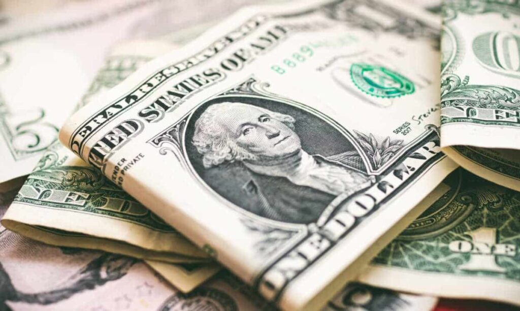 Aumento do IOF surpreende mercado, derruba a Bolsa e dólar fecha em alta