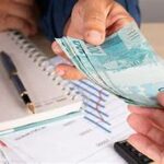 Salários e Remuneração em Diferentes Setores: Uma Análise Detalhada da Economia Brasileira